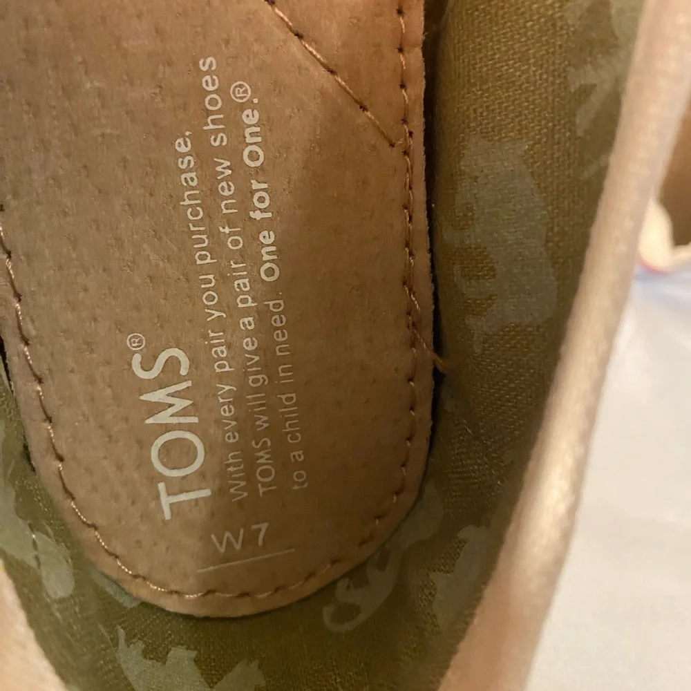 TOMS Hand Painted Texas A&M Women's Slip-On‎ Flats Size 7 - Picture 8 of 8